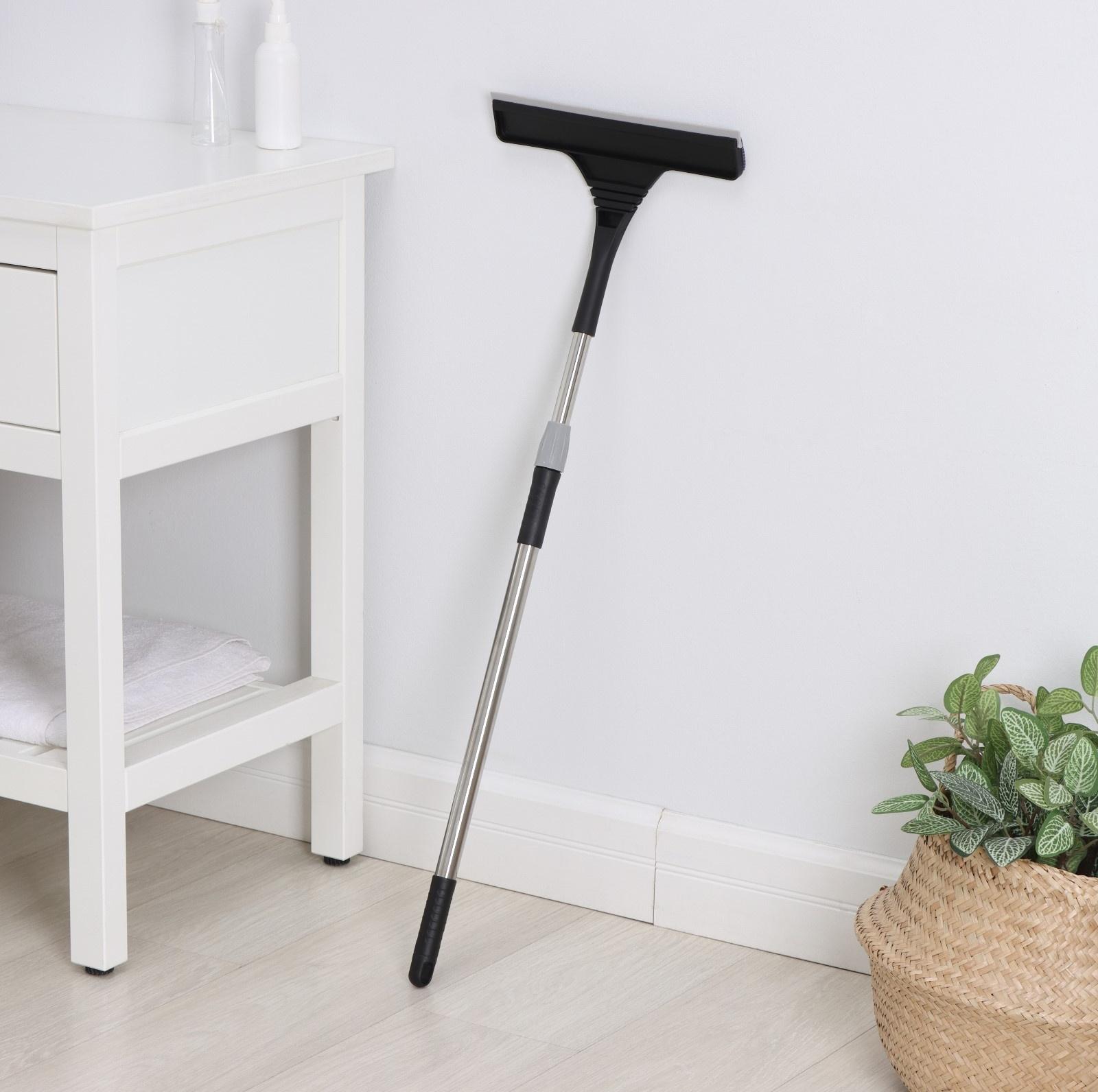 Окномойка с насадкой из микрофибры Raccoon, гибкая, стальная телескопическая ручка, 28×2,5×80(117) см, цвет чёрный