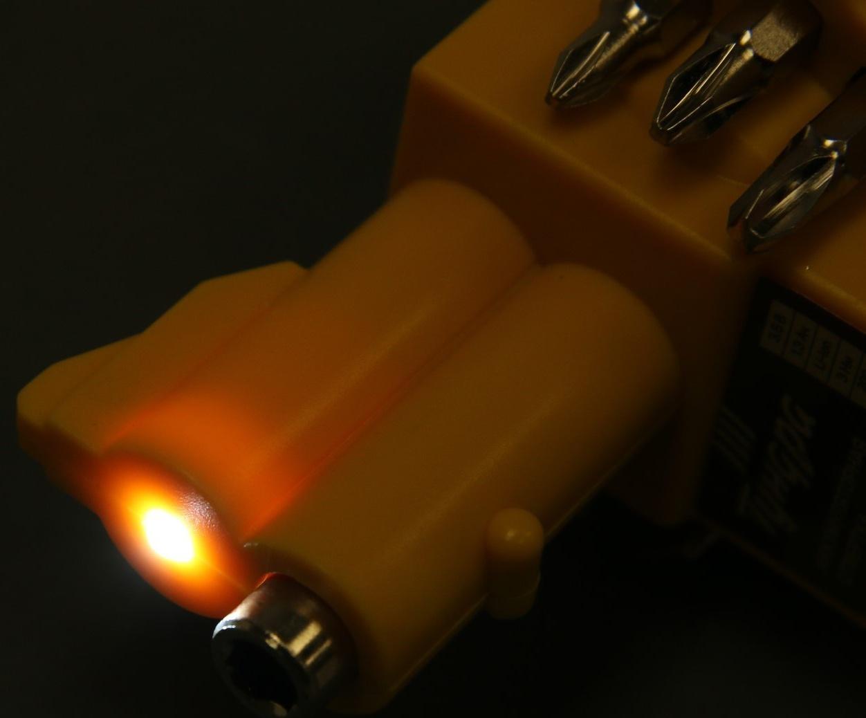 Аккумуляторная отвертка ТУНДРА, 3.6 В, 1.3 Ач, Li-lon, 3 Нм, 200 об/мин, индикатор заряда