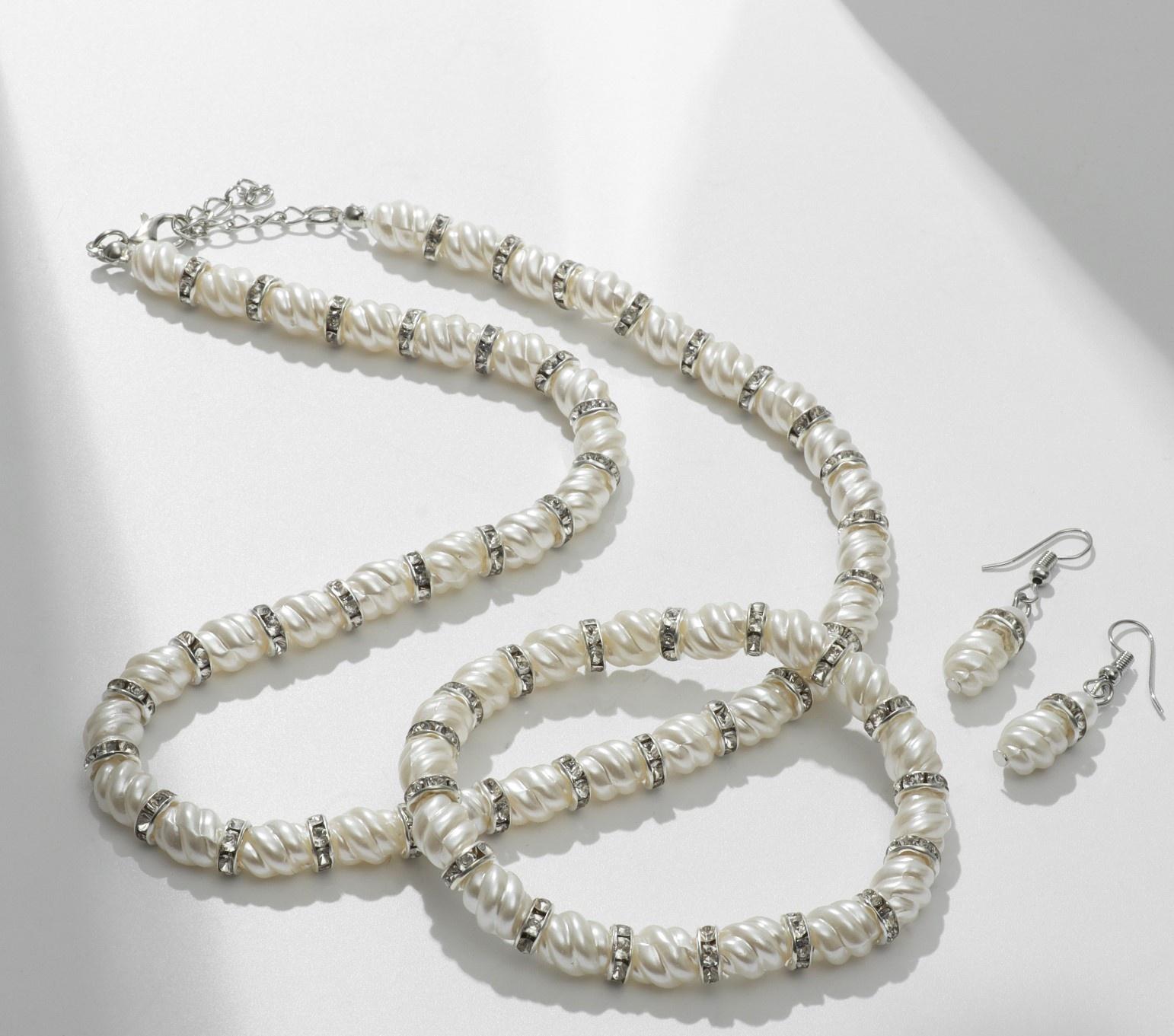 Набор 3 предмета: серьги, бусы, браслет 