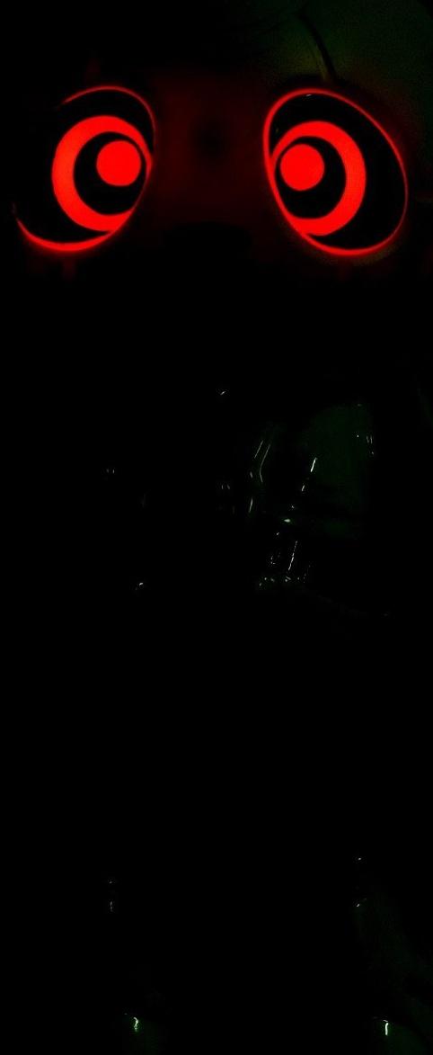 Робот «Пэнди», запись голоса, реагирует на прикосновение, световые и звуковые эффекты, металлический