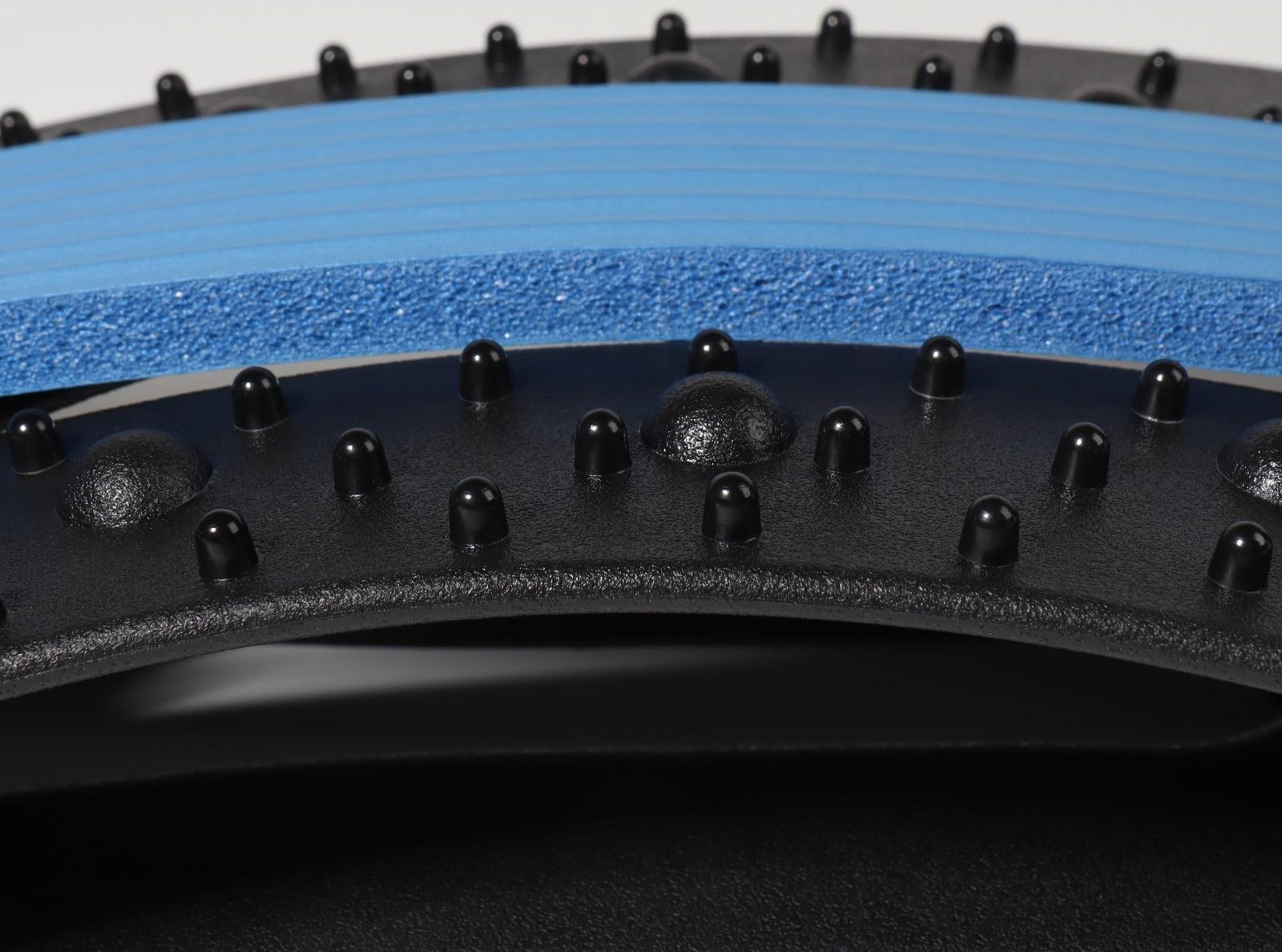 Массажёр для спины, трёхуровневый, с магнитом, 38 × 24,5 см, цвет МИКС