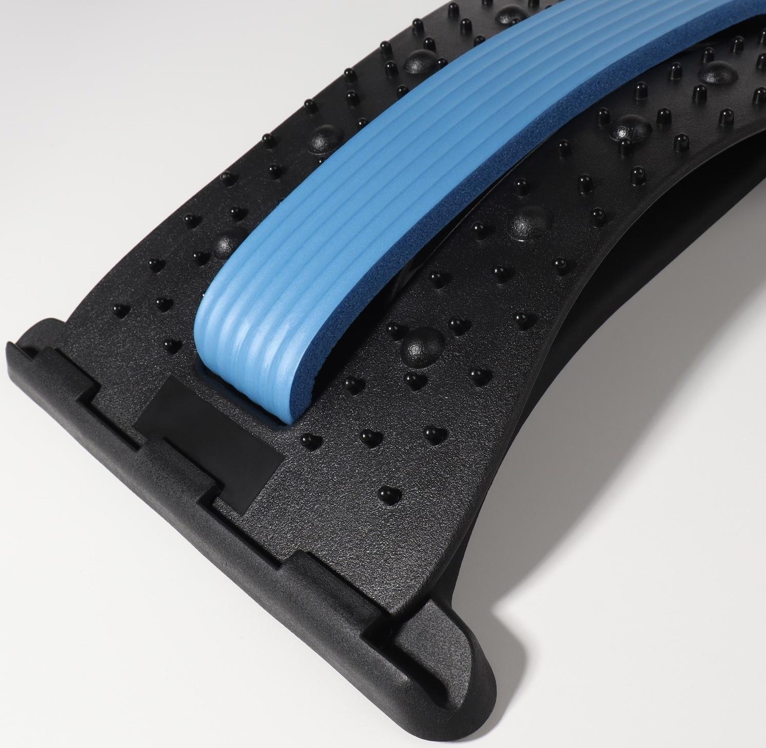 Массажёр для спины, трёхуровневый, с магнитом, 38 × 24,5 см, цвет МИКС