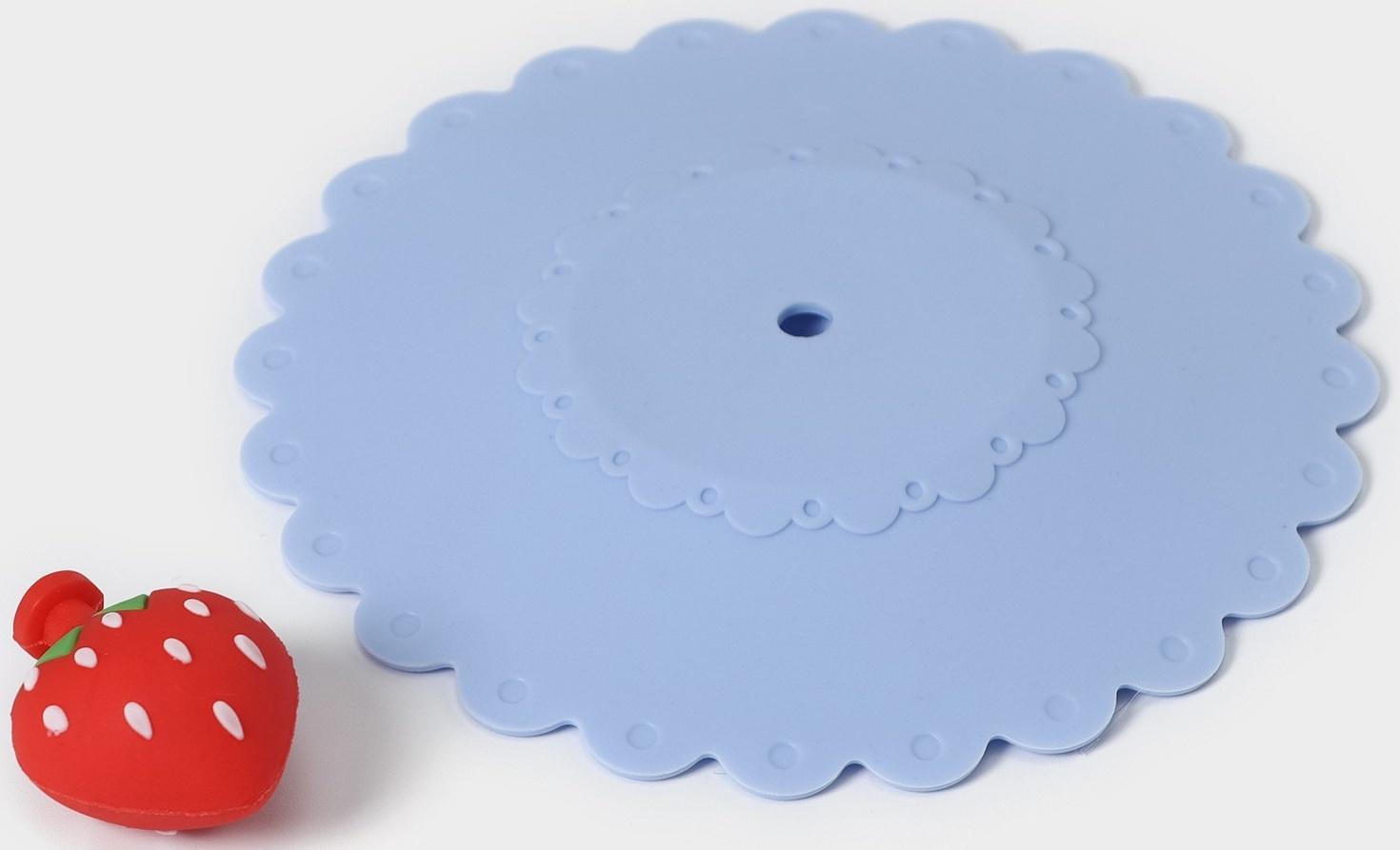 Крышка-непроливайка силиконовая Доляна «Клубничка», d=11 см, цвет васильковый