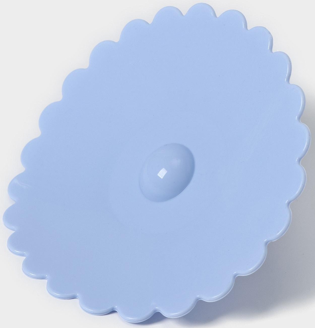 Крышка-непроливайка силиконовая Доляна «Клубничка», d=11 см, цвет васильковый