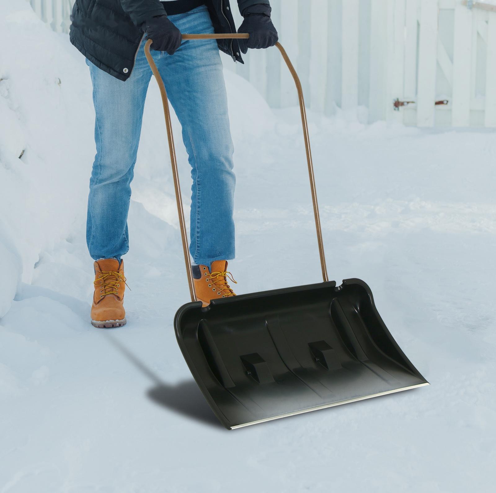 Движок пластиковый, на колёсах, размер ковша 43 × 75 см, металлическая планка, с быстросъёмной ручкой, чёрный