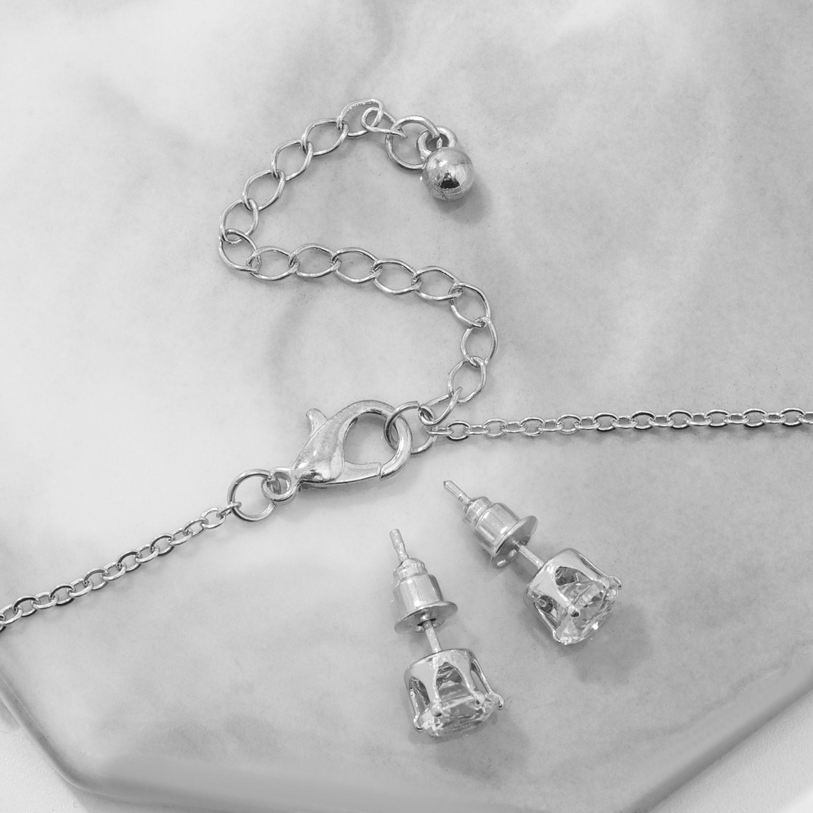 Гарнитур 2 предмета: серьги, кулон 