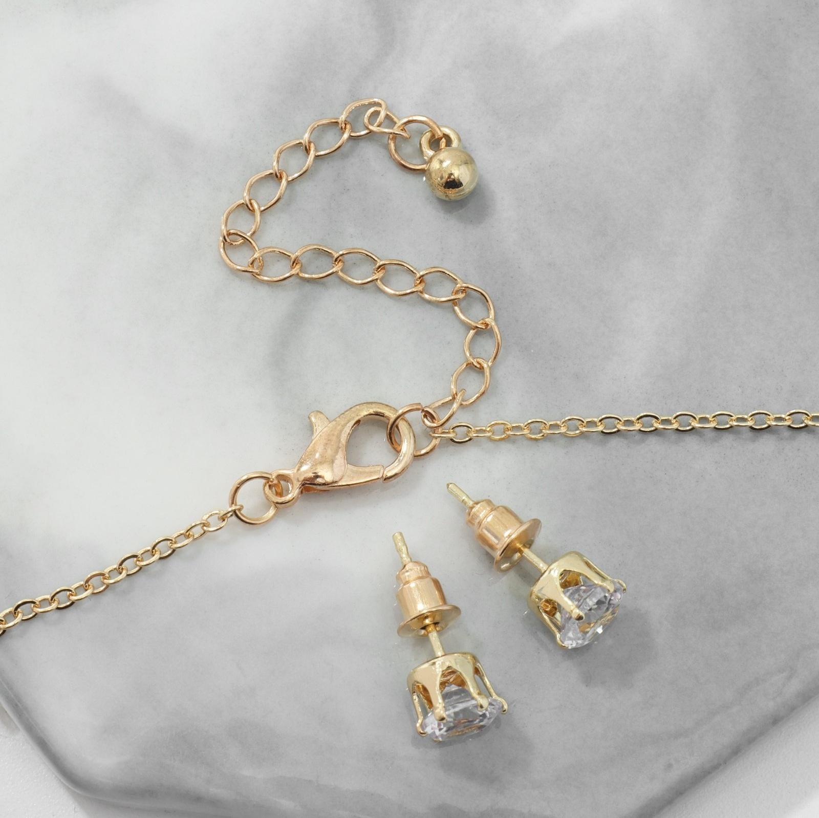 Гарнитур 2 предмета: серьги, кулон 