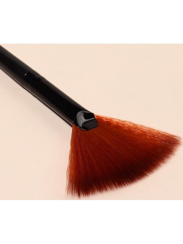 Кисть для макияжа, веерная, 16,5 ( +/- 1) см, цвет чёрный