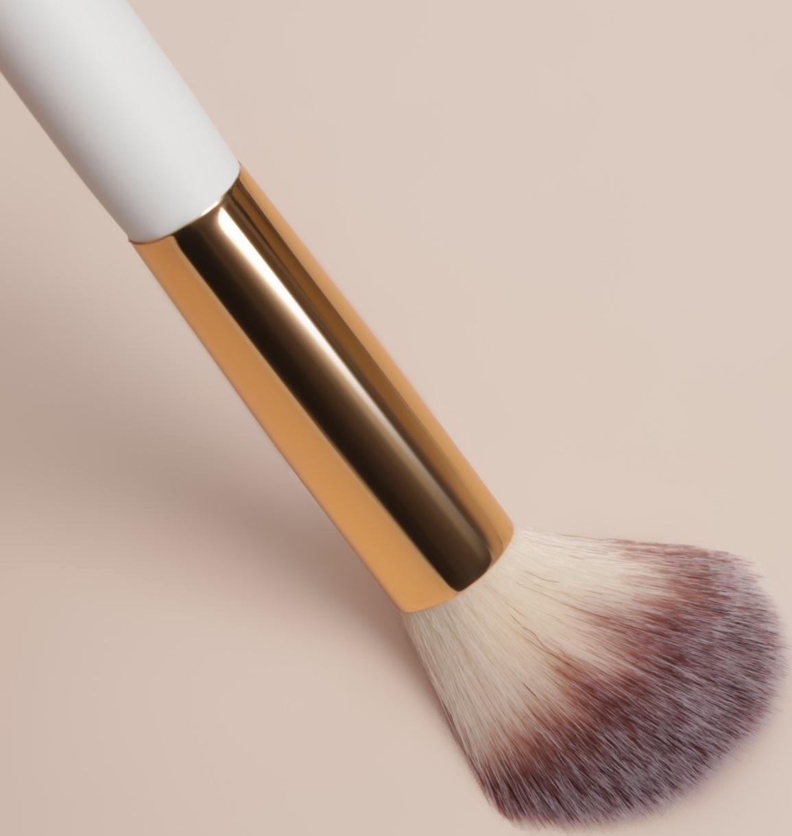 Кисть для макияжа «White», 18 см, цвет белый