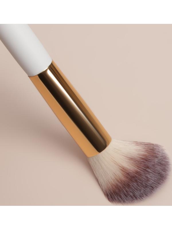 Кисть для макияжа «White», 18 см, цвет белый