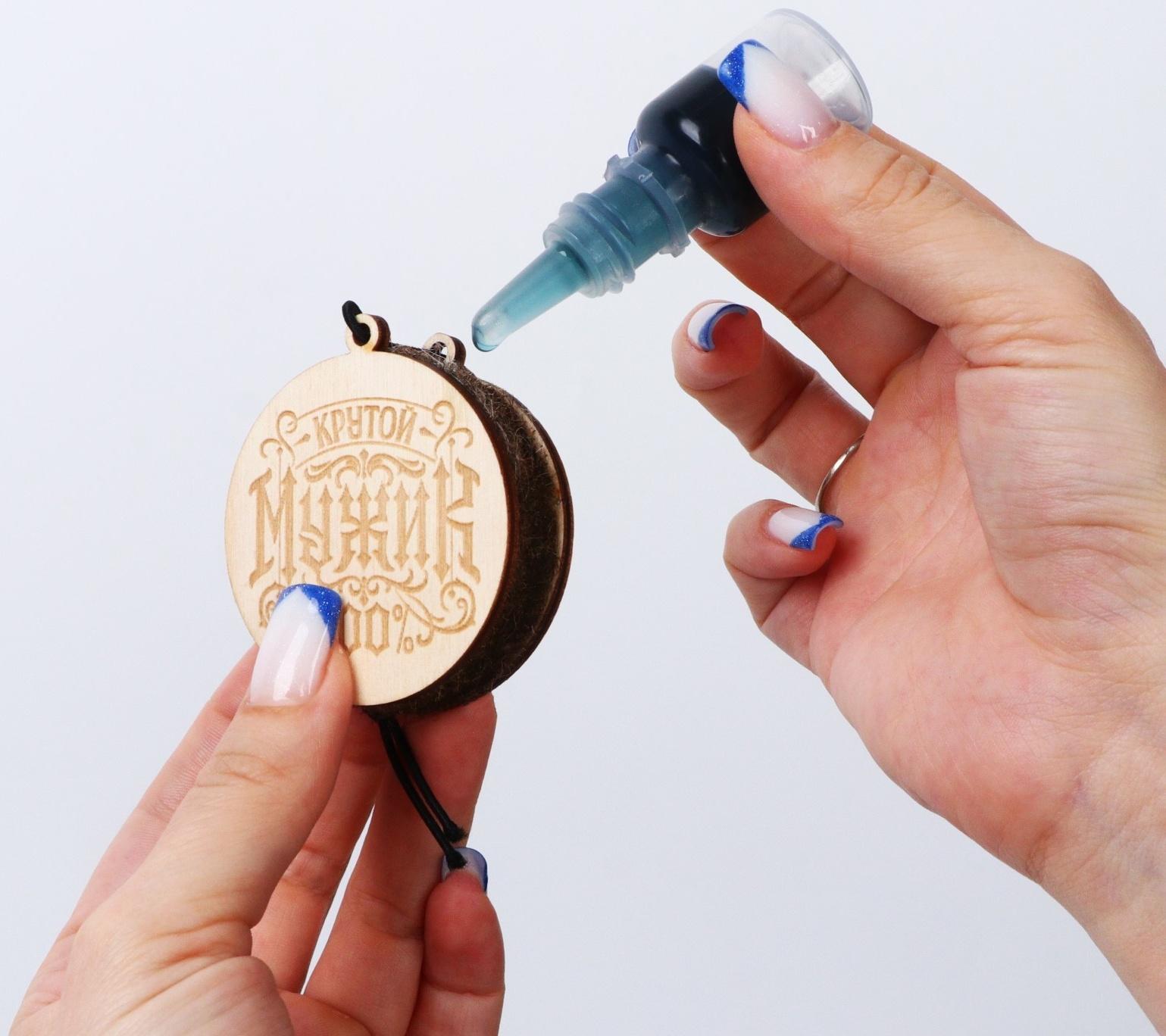 Подарочный набор «Крутой мужик», подвеска автомобильная с пропиткой и ароматизатор, 10 мл