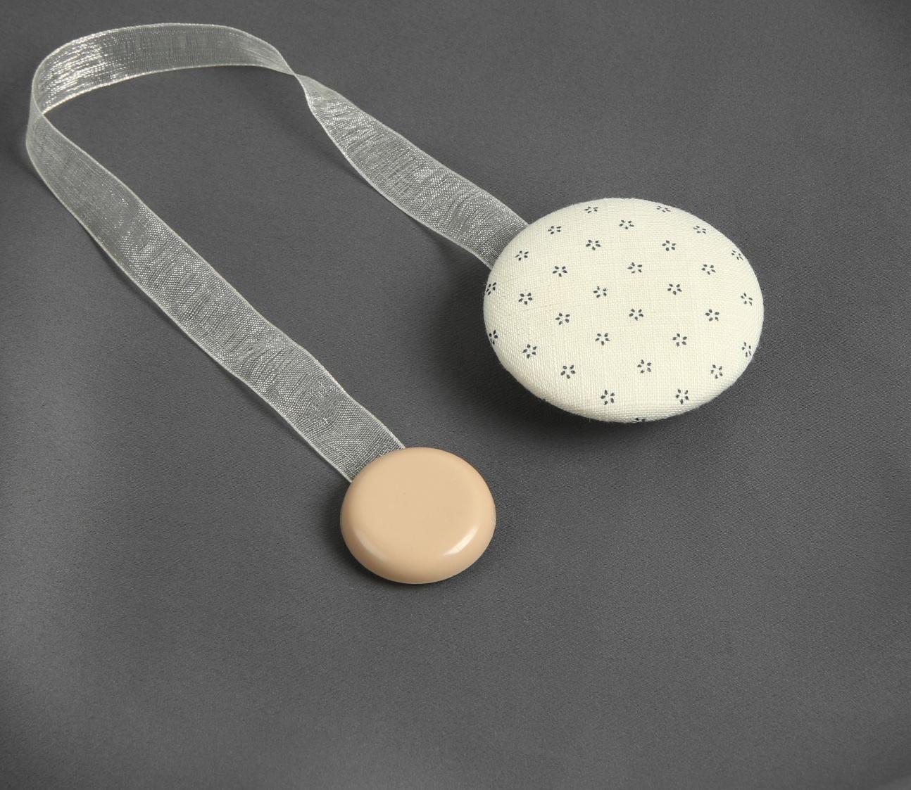 Подхват для штор «Круг», d = 5 см, цвет молочный/серый