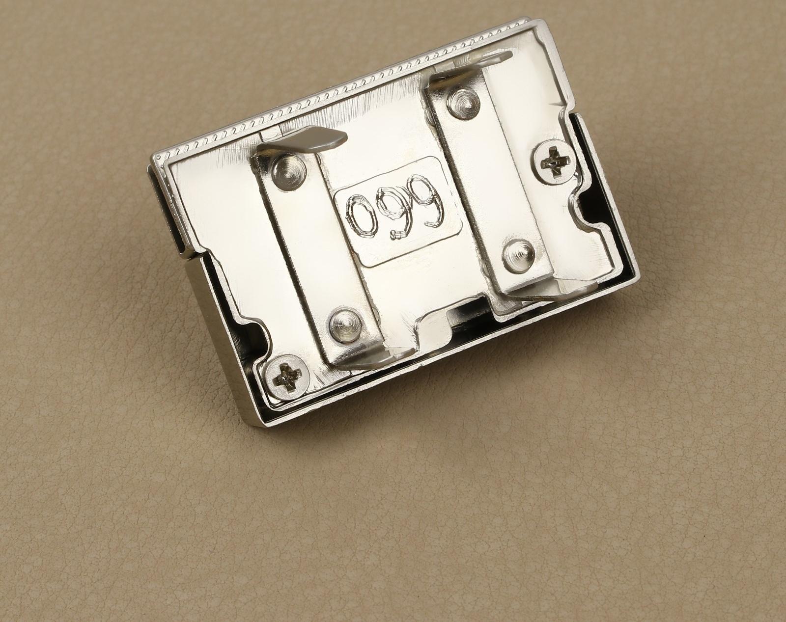 Застёжка для сумки, 4 × 2,8 см, цвет жемчужный серебряный