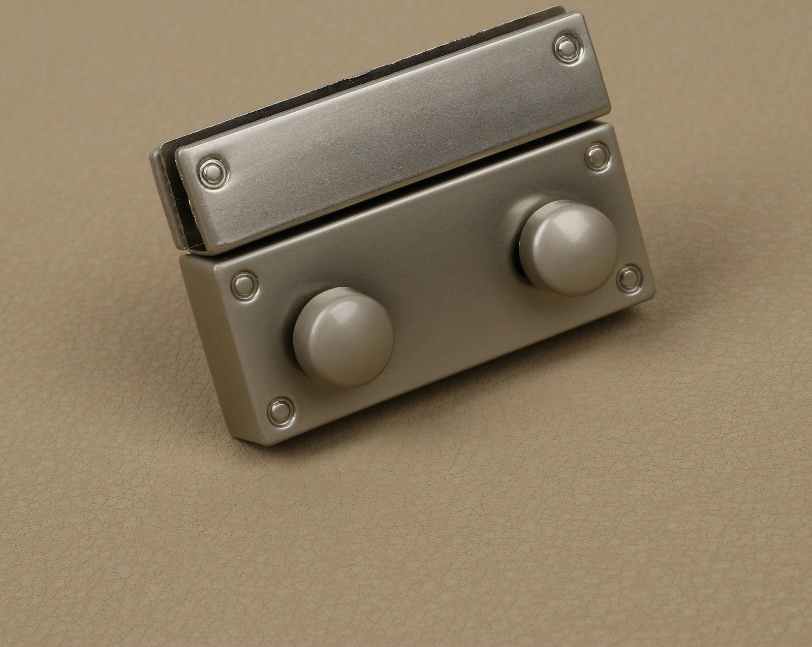 Застёжка для сумки, 4 × 2,8 см, цвет жемчужный серебряный