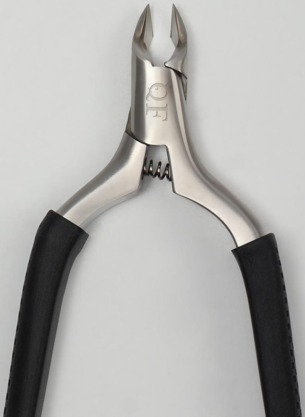 Кусачки педикюрные «Premium», скрытая пружина, 11,5 см, длина лезвия - 6 мм, цвет серебристый/чёрный