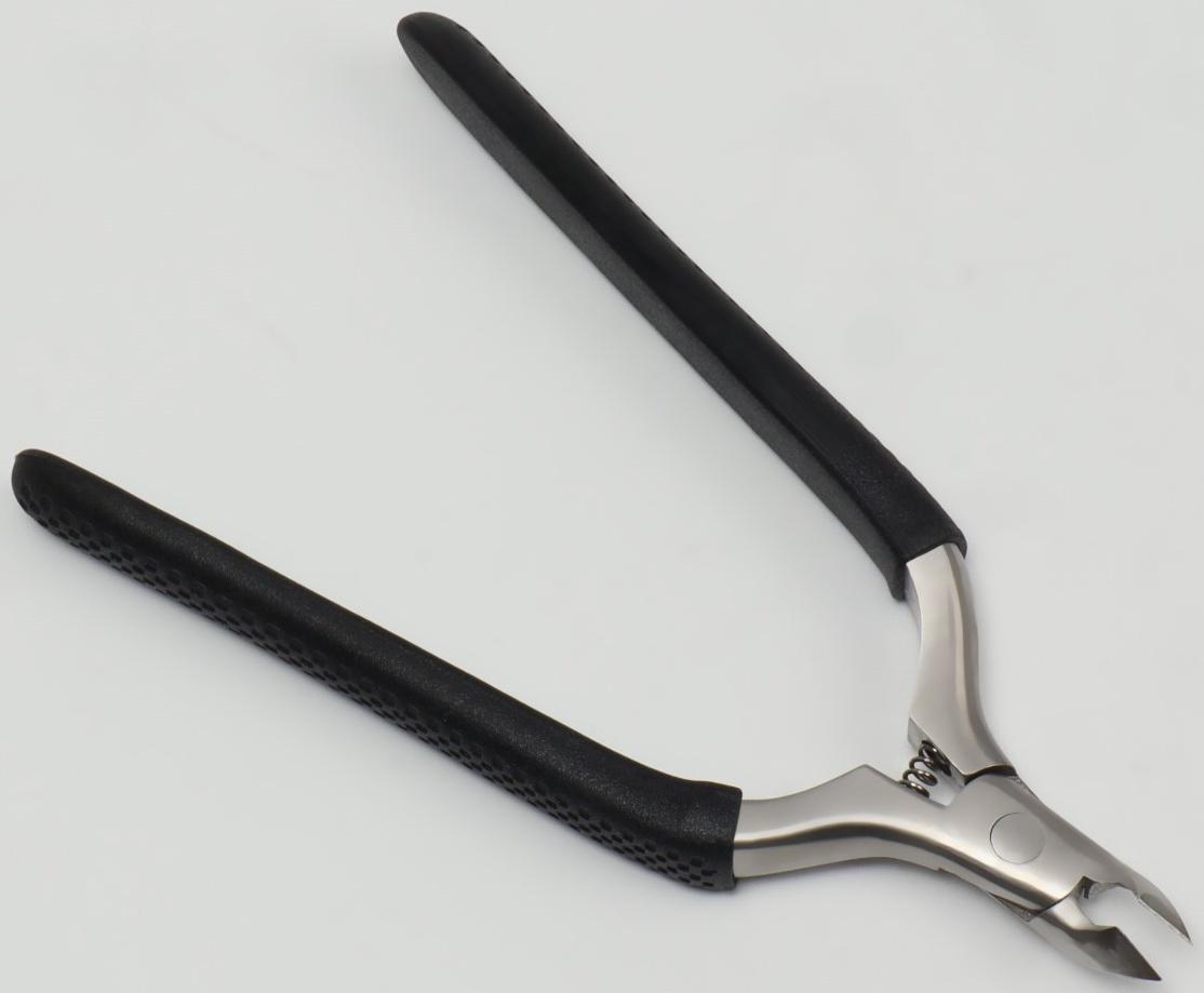 Кусачки педикюрные «Premium», скрытая пружина, 11,5 см, длина лезвия - 6 мм, цвет серебристый/чёрный