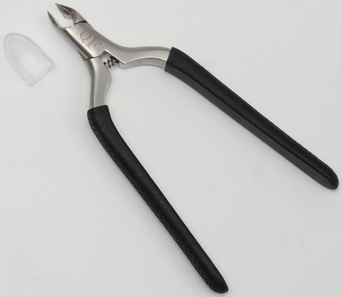 Кусачки педикюрные «Premium», скрытая пружина, 11,5 см, длина лезвия - 6 мм, цвет серебристый/чёрный