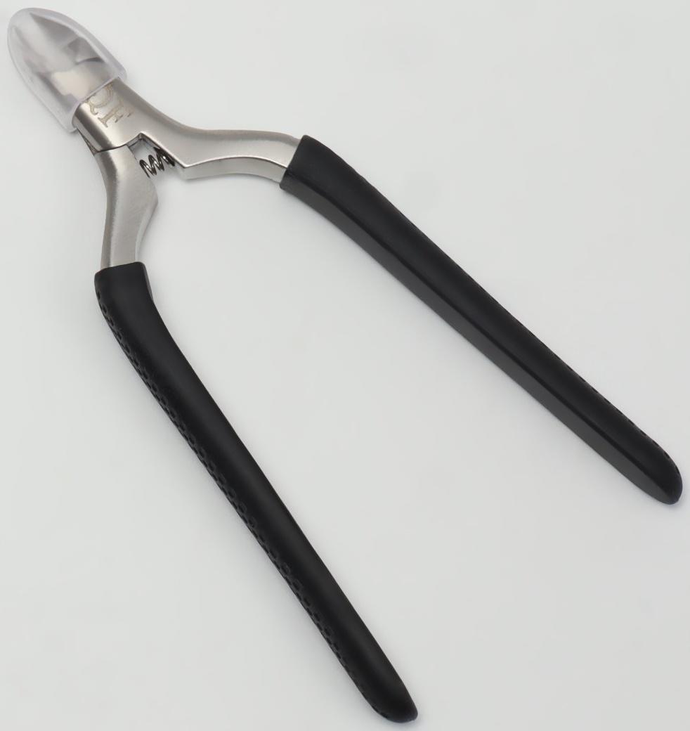 Кусачки педикюрные «Premium», скрытая пружина, 11,5 см, длина лезвия - 6 мм, цвет серебристый/чёрный