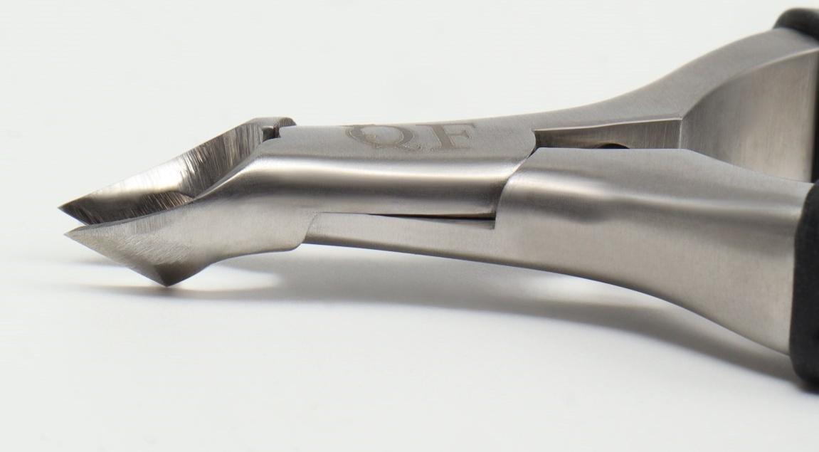 Кусачки педикюрные «Premium», скрытая пружина, 11,5 см, длина лезвия - 6 мм, цвет серебристый/чёрный