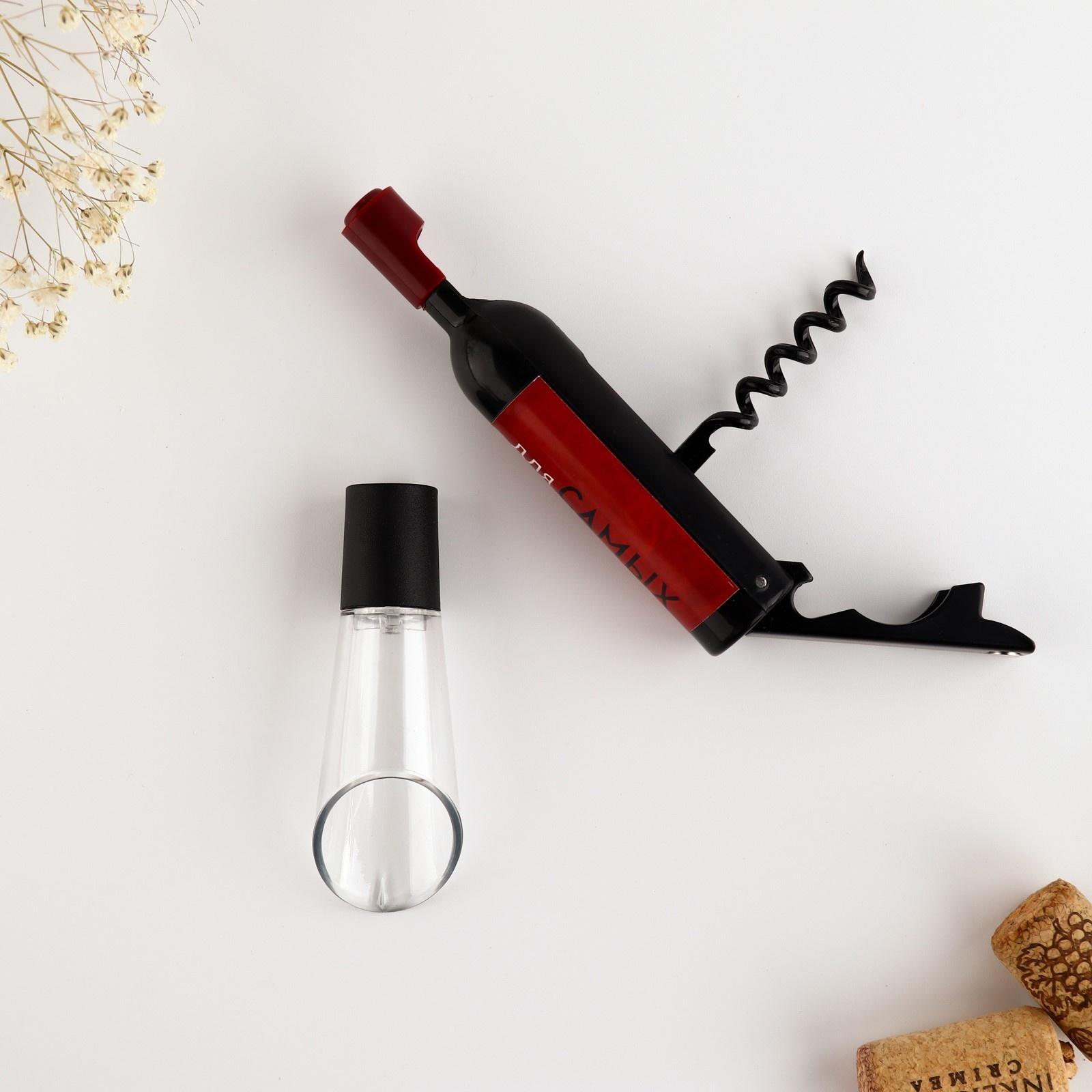 Штопор-бутылка и пробка на подложке 