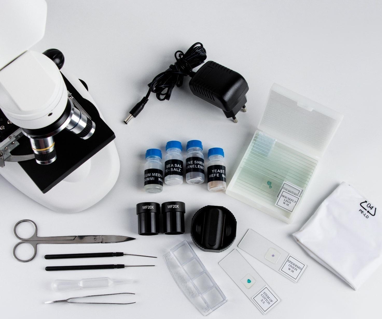 Микроскоп лабораторный кратность 40,100,400, подсветка