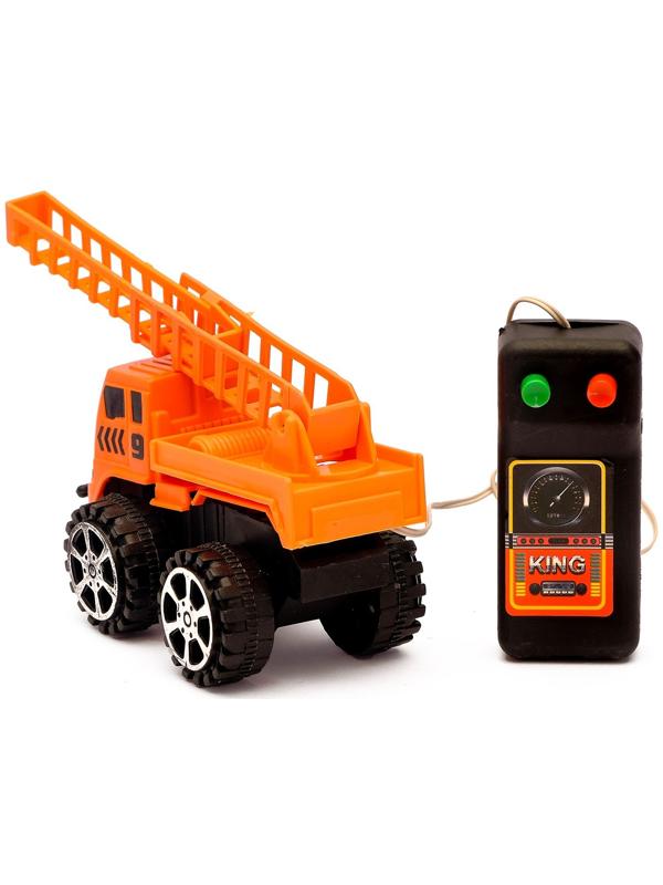 Машина «Стройтехника», на дист управлении, работает от батареек, в пакете