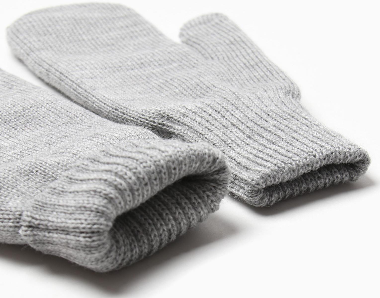 Женские варежки в подарочной коробке 