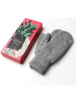 Женские варежки в подарочной коробке 