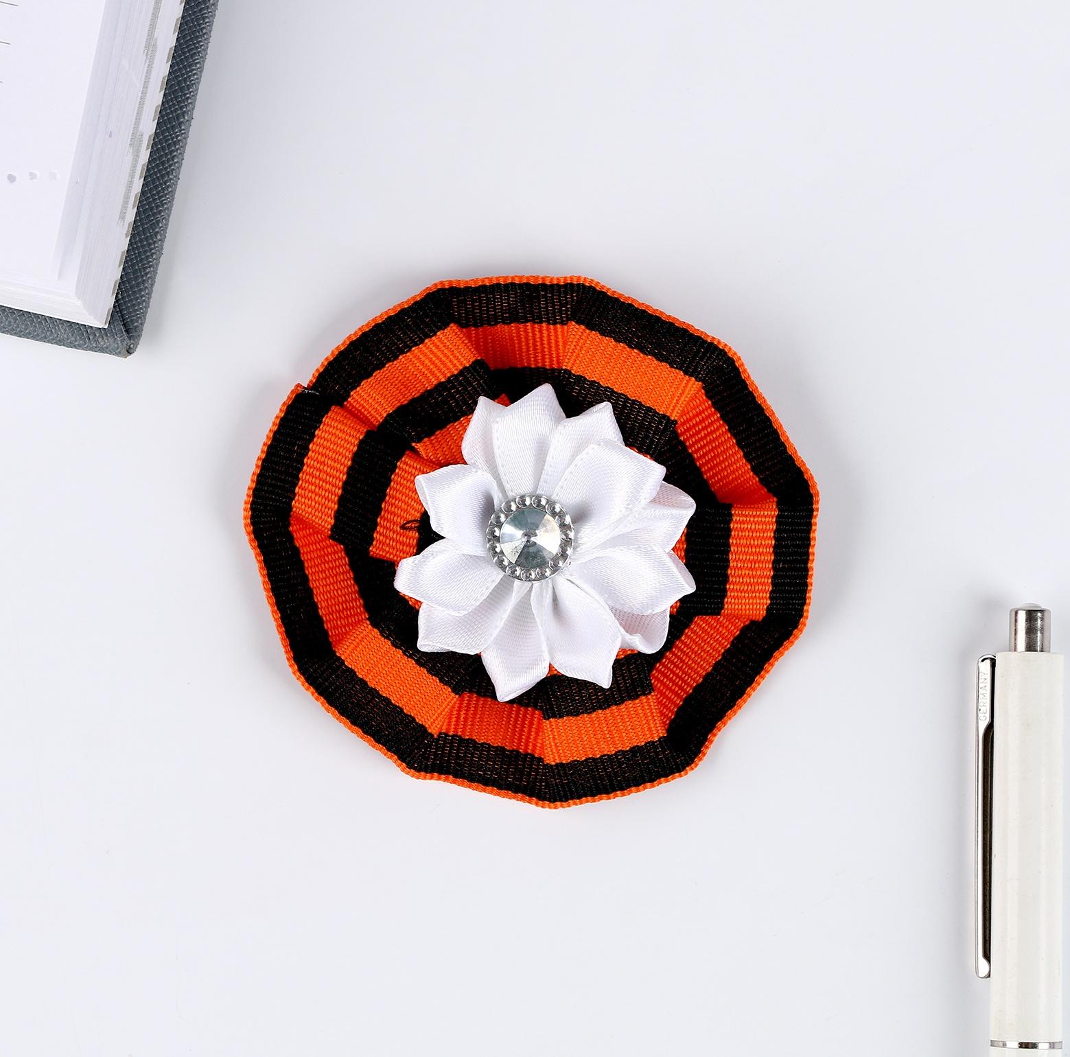 Значок «9 Мая», белый цветочек, 8 см