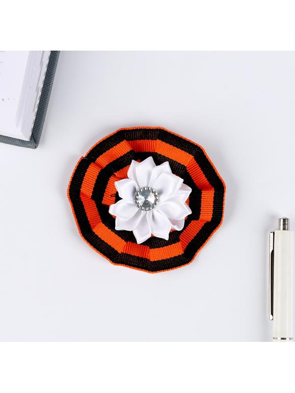 Значок «9 Мая», белый цветочек, 8 см