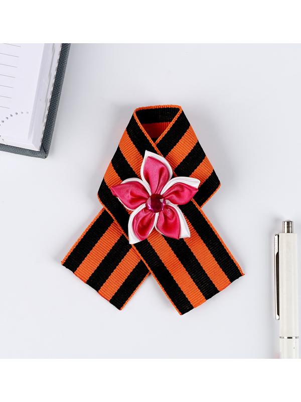 Георгиевская лента на значке, с цветочком