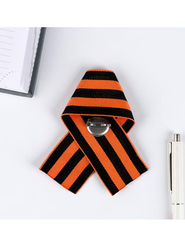 Георгиевская лента на значке, с цветочком