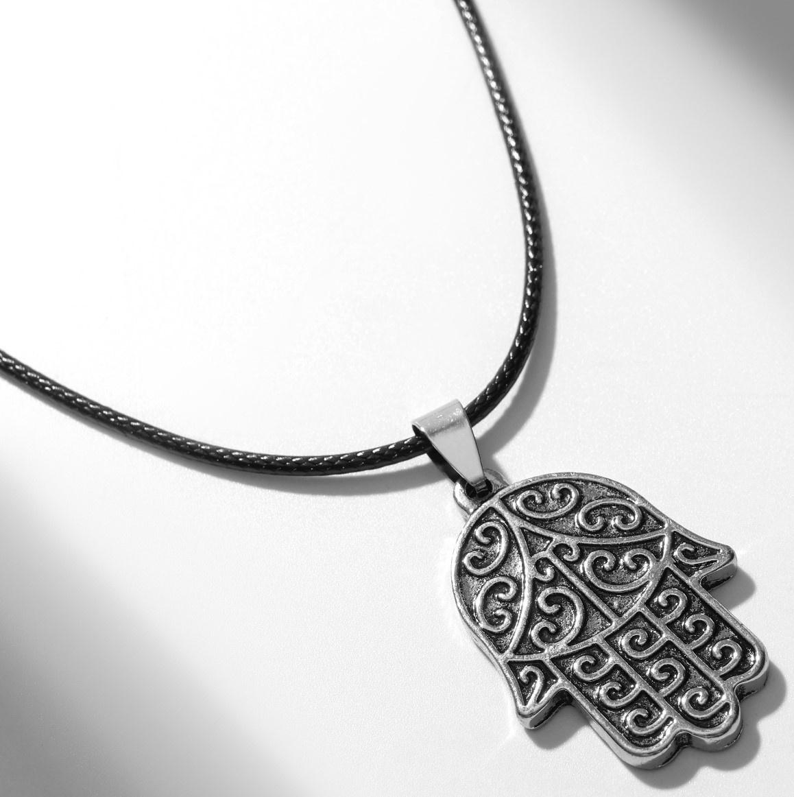 Кулон на шнурке 