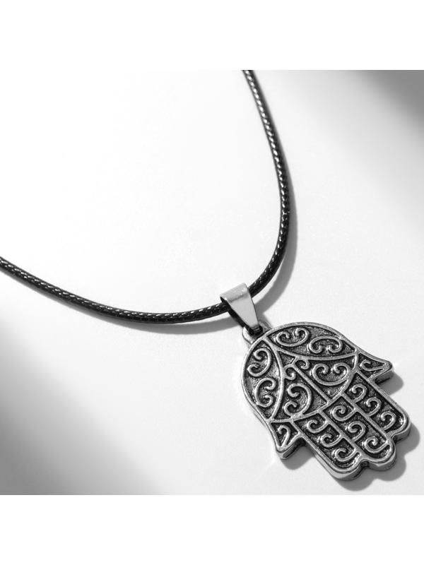 Кулон на шнурке 