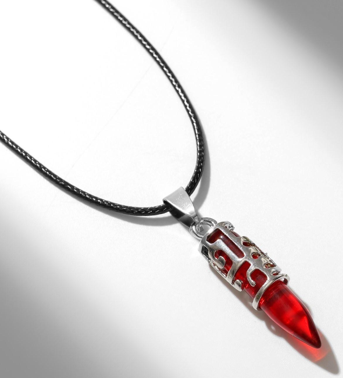 Кулон на шнурке 