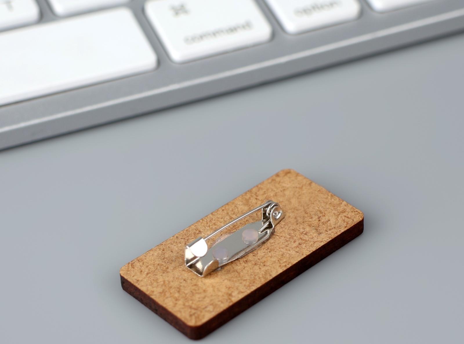 Деревянный значок гороскоп 