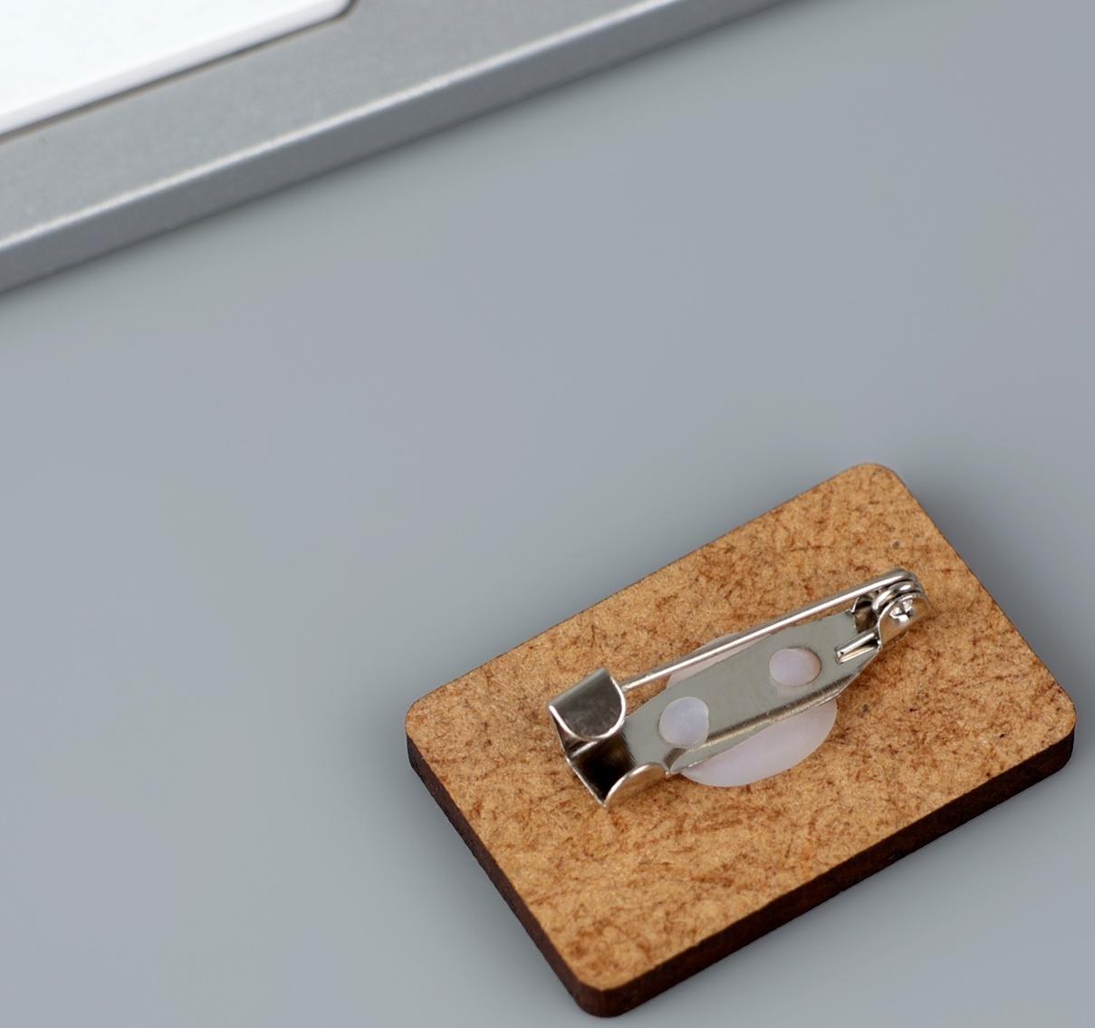 Деревянный значок гороскоп 