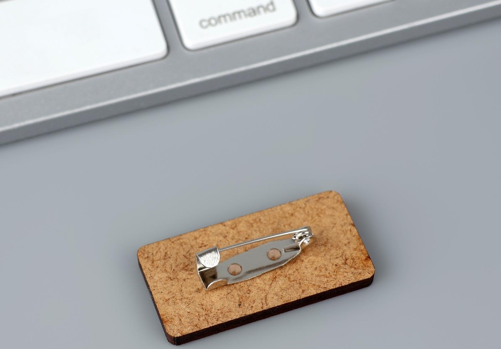 Деревянный значок гороскоп 