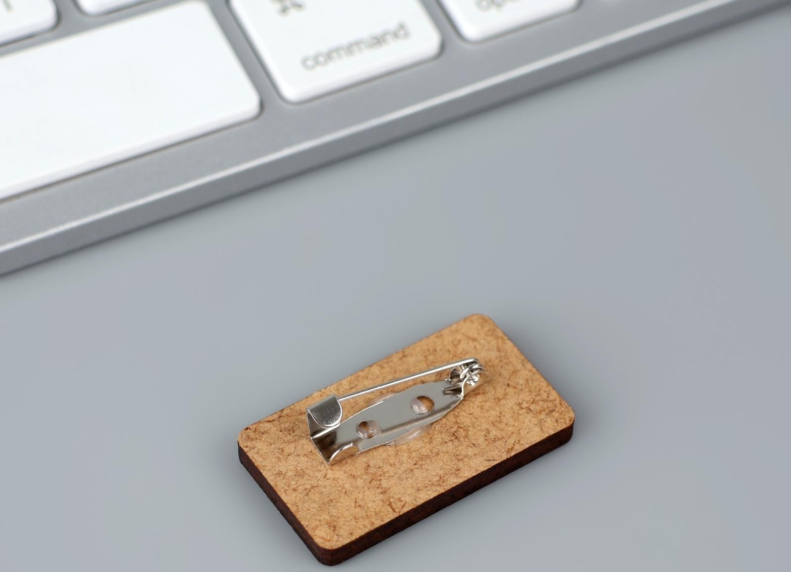 Деревянный значок гороскоп 