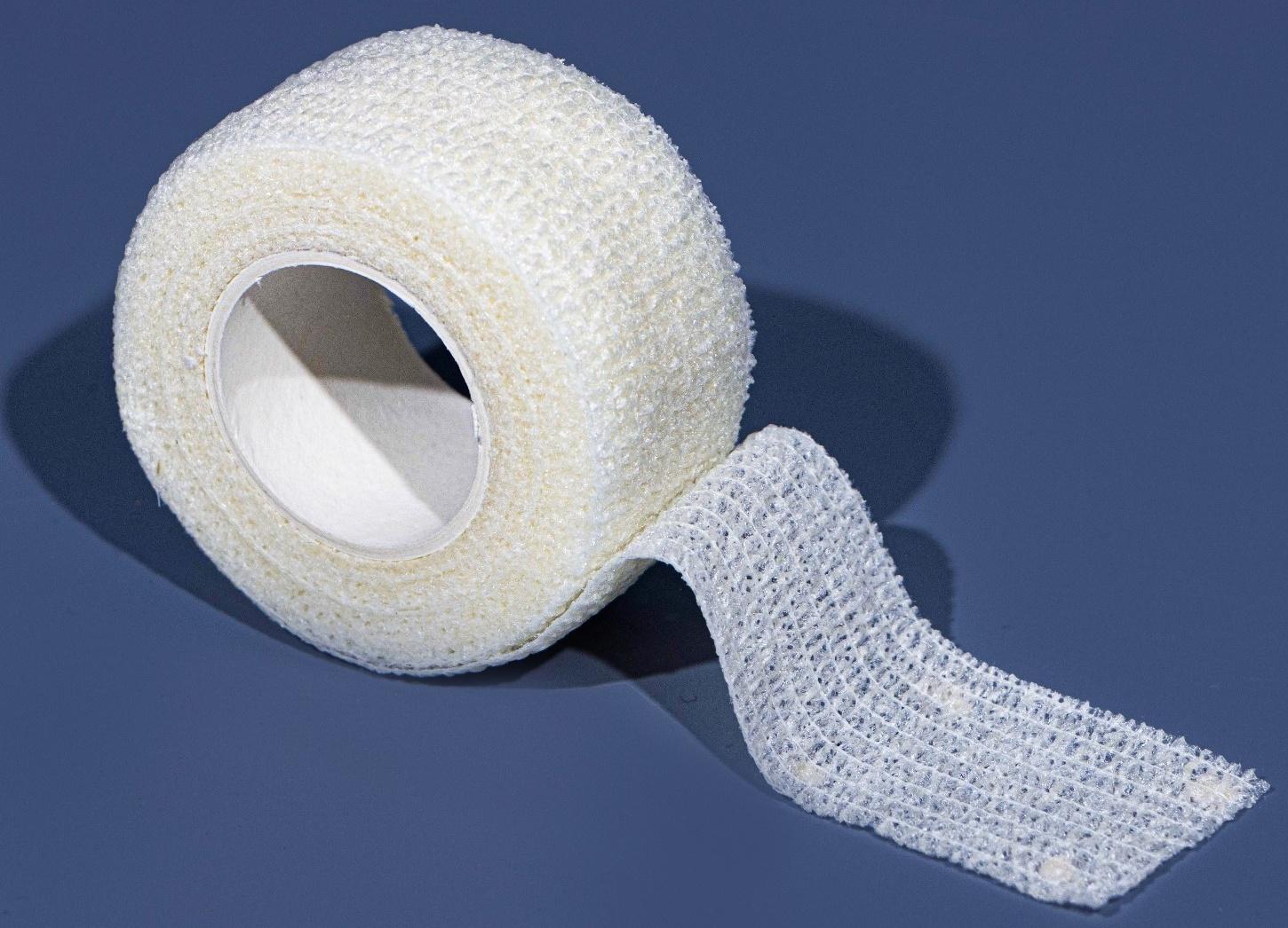 Бинт медицинский когезивный (самофиксирующийся) 2 см * 4,5 м белый