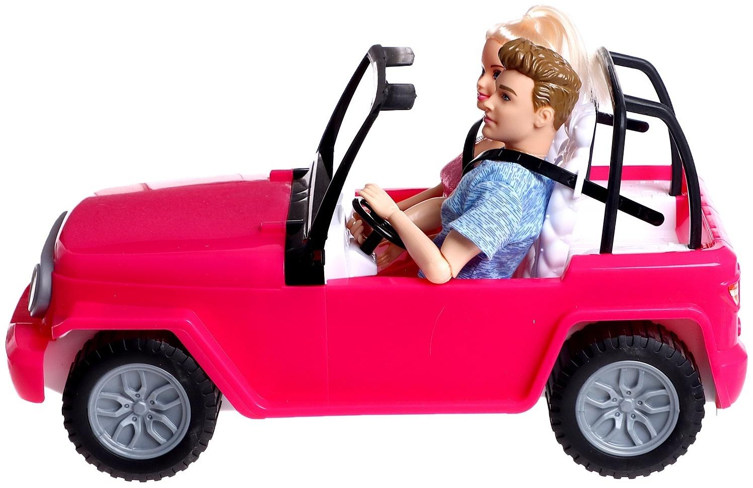 Набор кукол «Семья» на машине