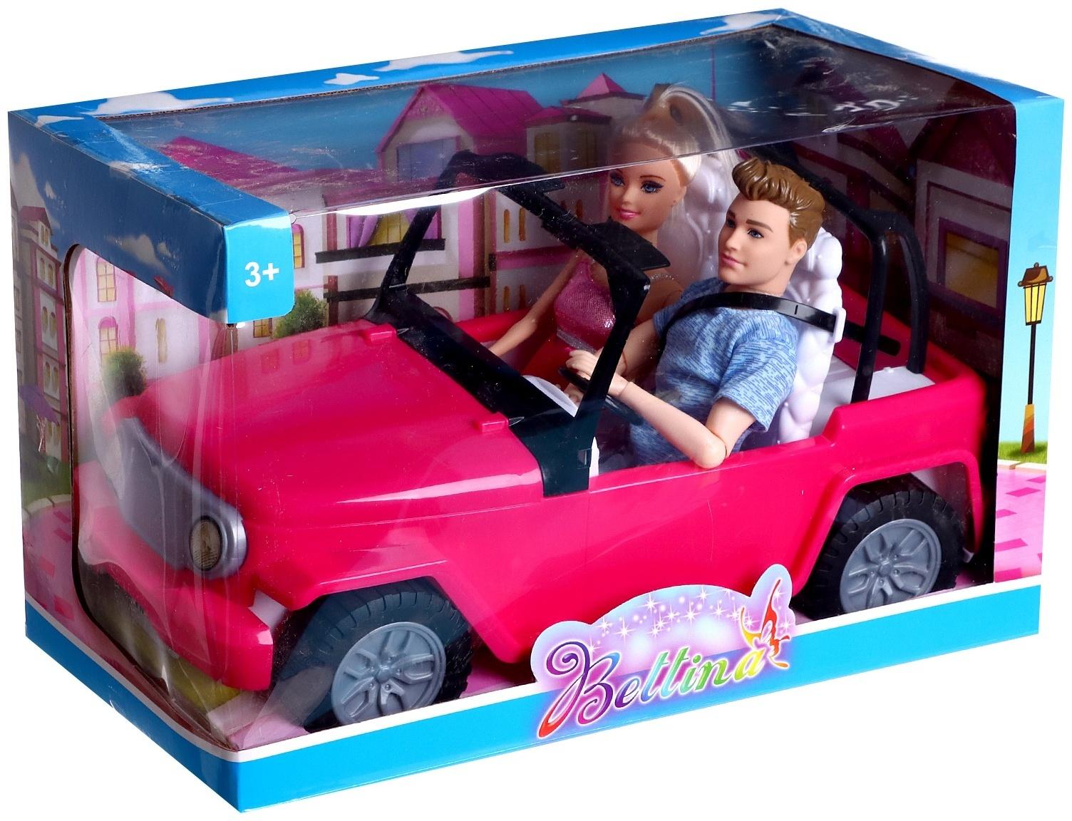 Набор кукол «Семья» на машине