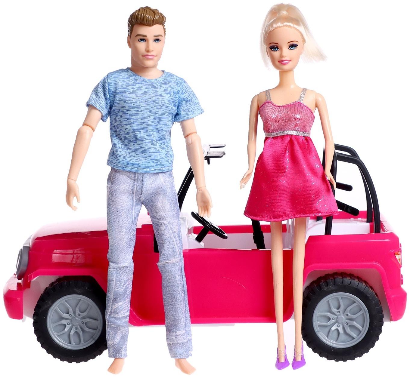 Набор кукол «Семья» на машине