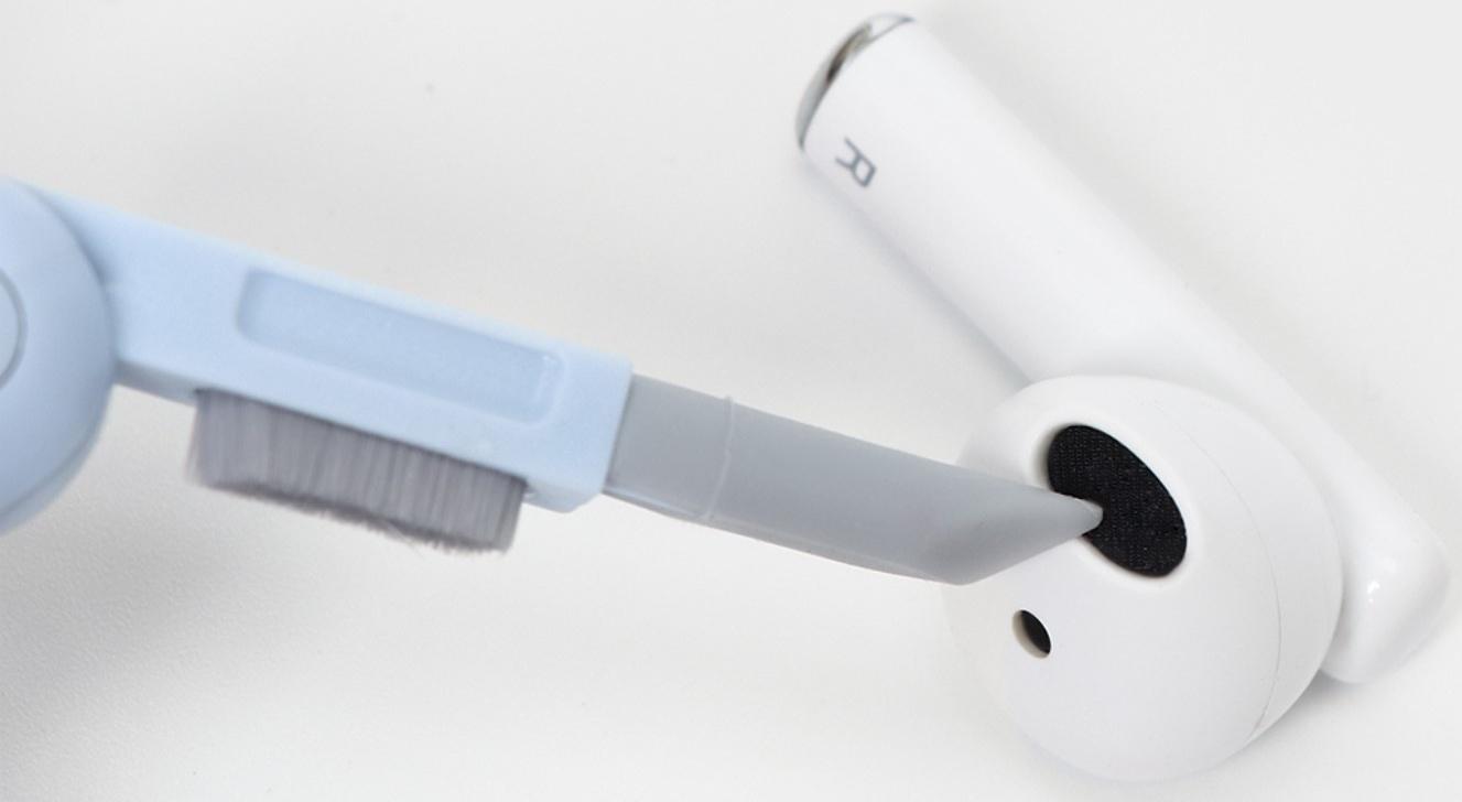 Мультифункциональный набор для чистки узких мест с распылителем и зажимом для клавиш Raccoon, цвет белый