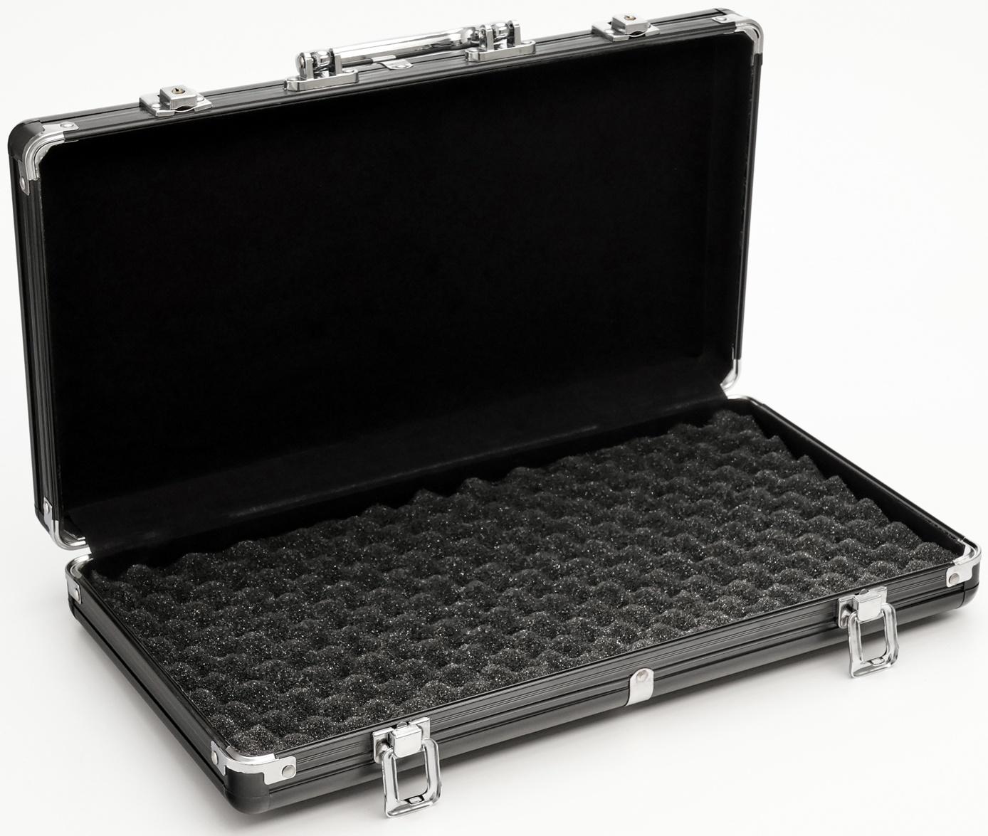 Металлический кейс, 38 х 21 х 6.5 см, черный