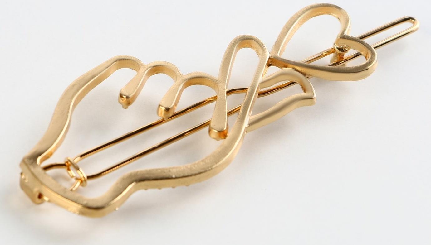 Формовая заколка на подложке 