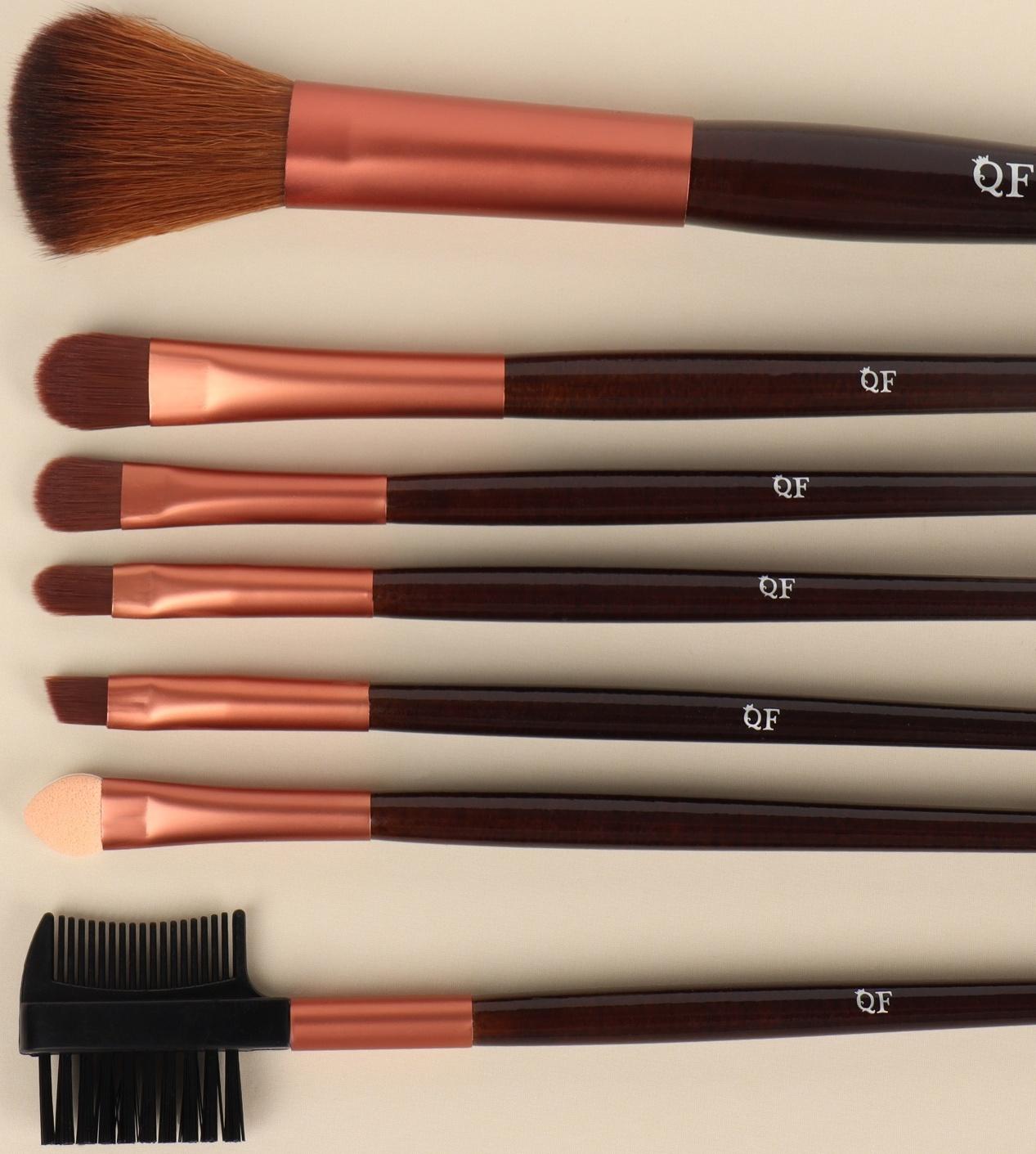 Набор кистей для макияжа «Рептилия», 7 предметов, чехол на кнопке, цвет чёрный