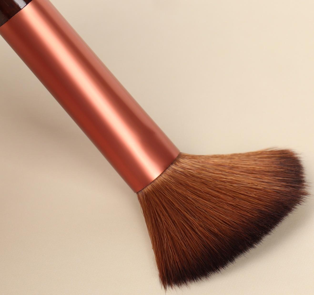 Набор кистей для макияжа «Рептилия», 7 предметов, чехол на кнопке, цвет чёрный