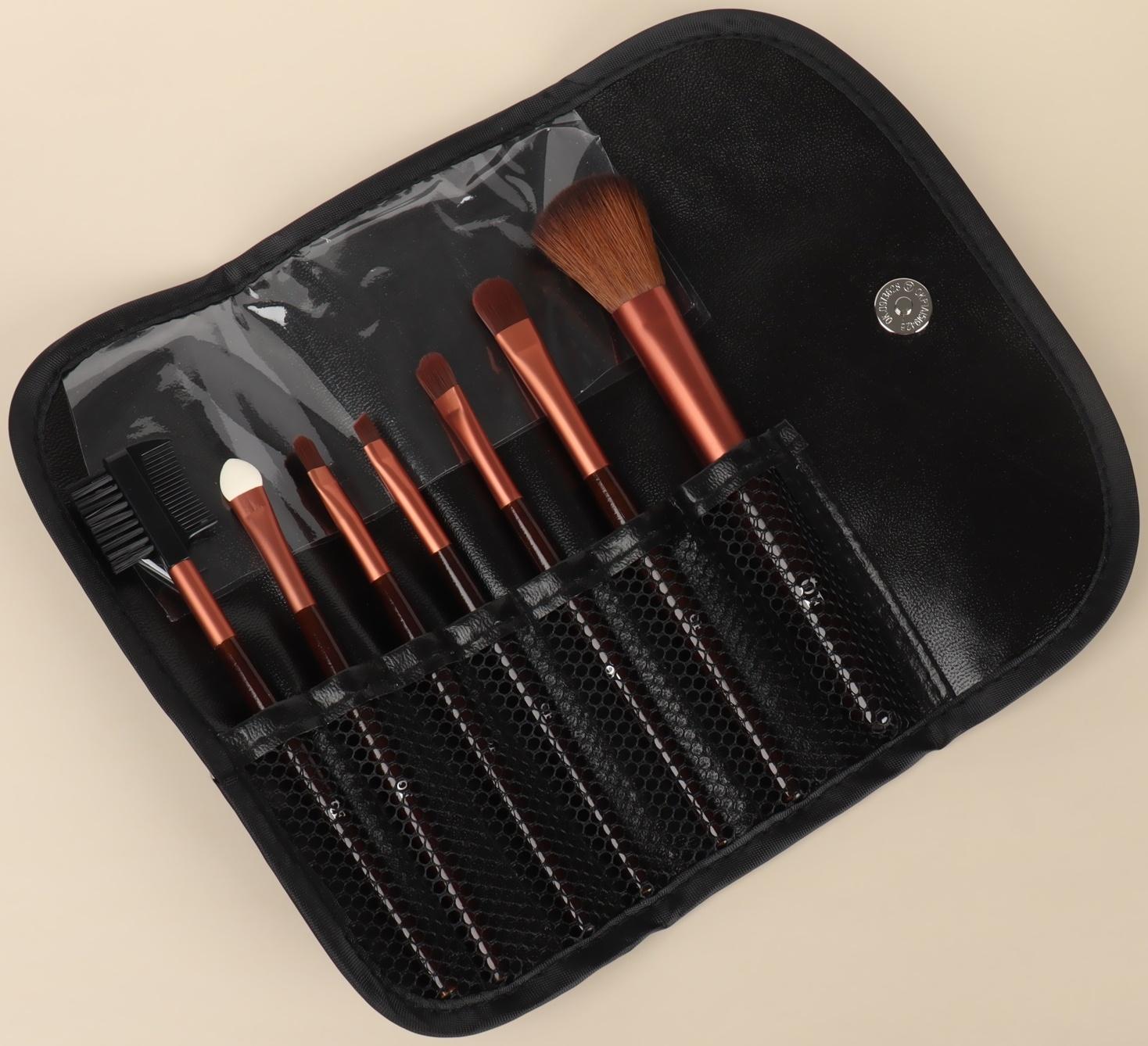 Набор кистей для макияжа «Рептилия», 7 предметов, чехол на кнопке, цвет чёрный