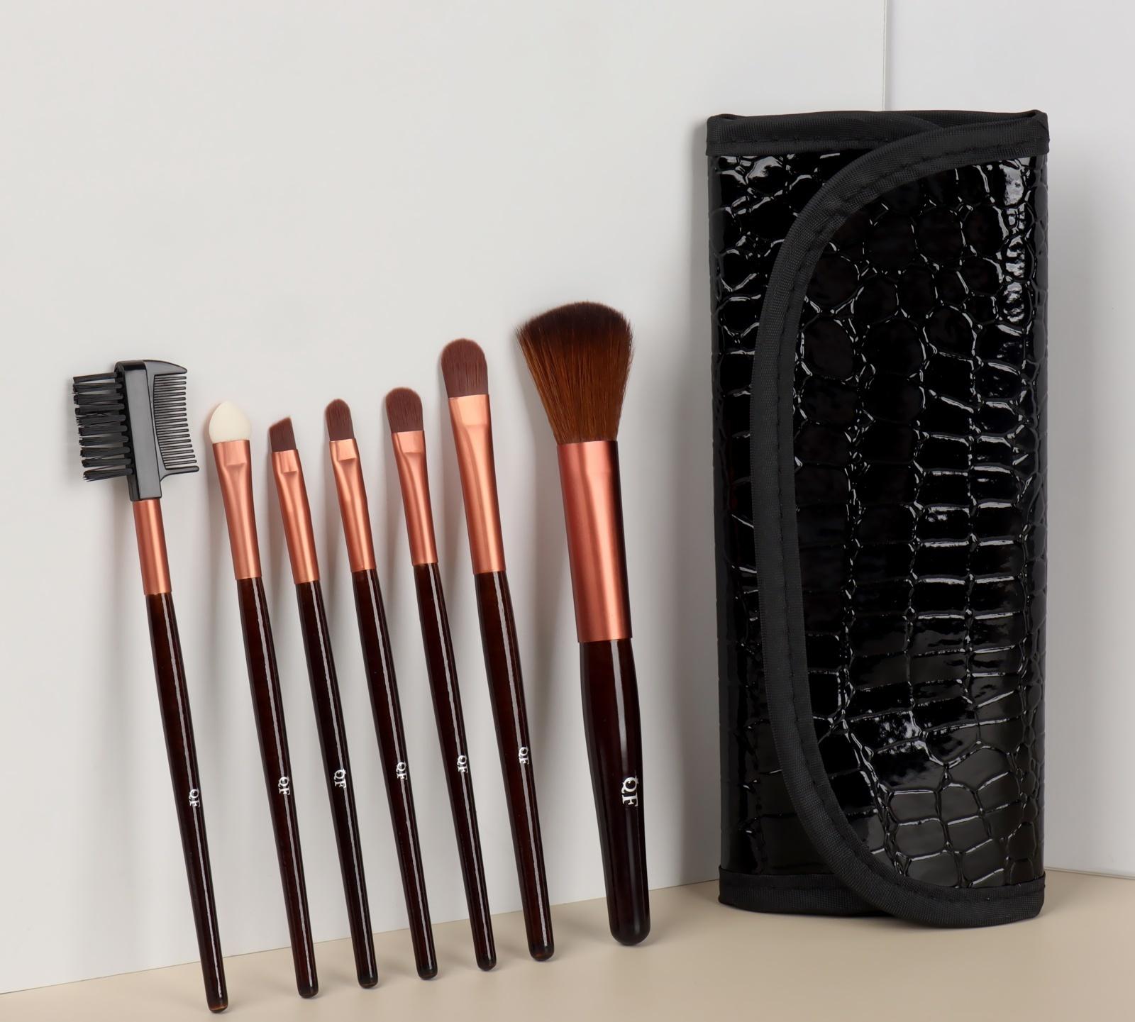 Набор кистей для макияжа «Рептилия», 7 предметов, чехол на кнопке, цвет чёрный